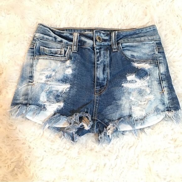 American Eagle 🦅 Bleached stone wash shorties - Picture 2 of 8